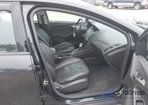 2015 Ford Focus Se z USA, uszkodzony, nr VIN 1FADP3K29FL321223